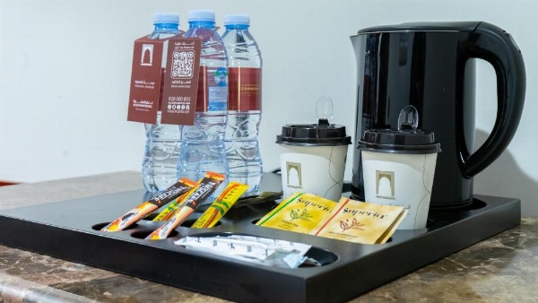 Coffee and tea station with bottled water at Al Safwah Hotel 3.