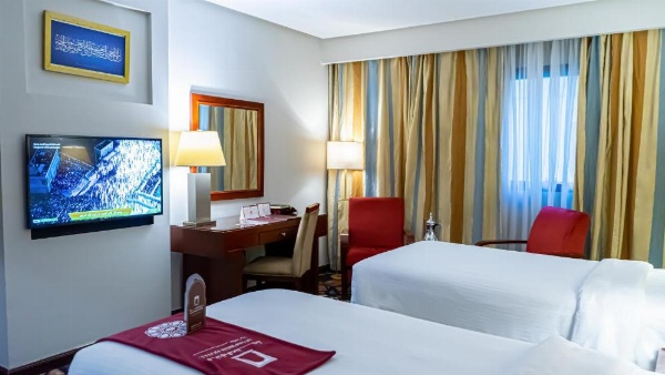 Bright twin room with amenities at Al Safwah Hotel Third Tower 3.
